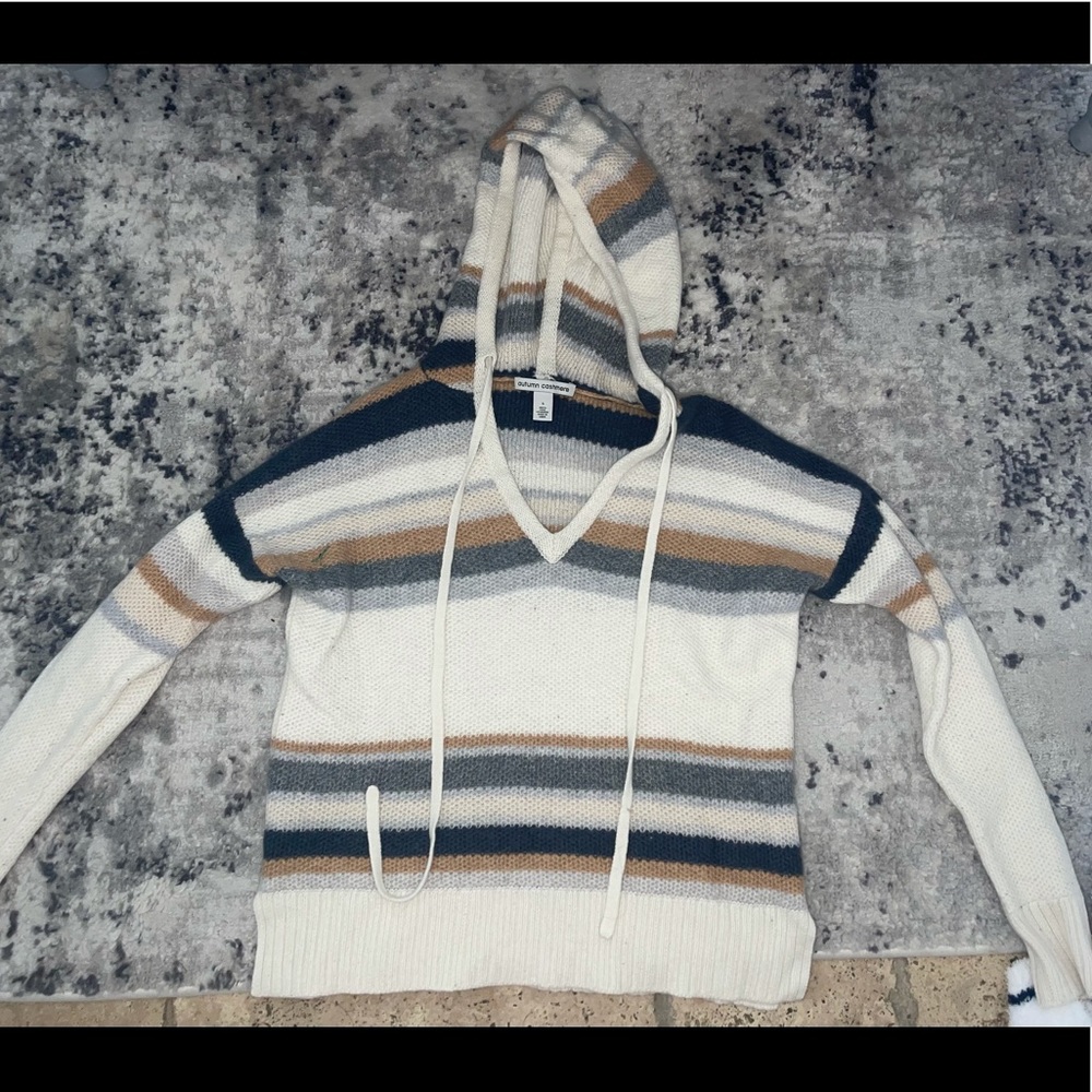 Stripped honey comb sticky hair sweater hoodie size small,slightly used